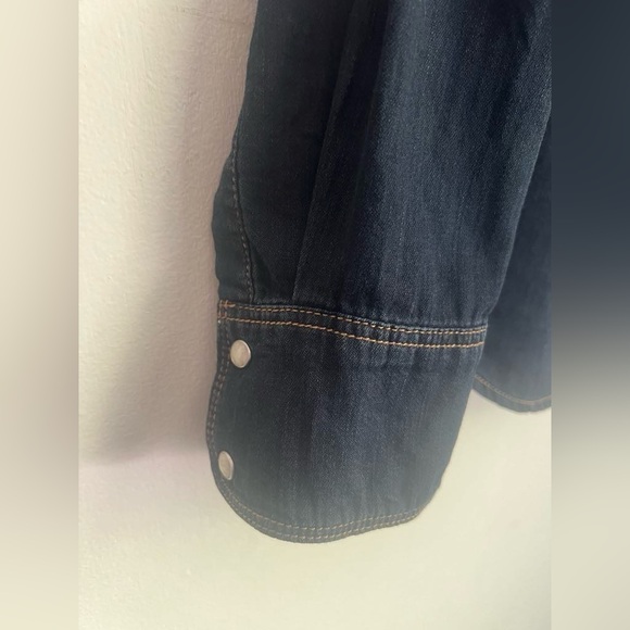 Small Levi’s Top - Picture 4 of 7